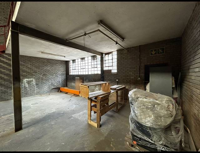306M² WAREHOUSE TO LET IN KEW